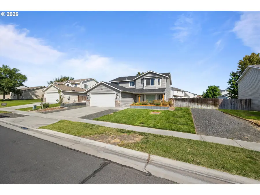 637 E Oregon Ave, Hermiston, OR 97838 - #3