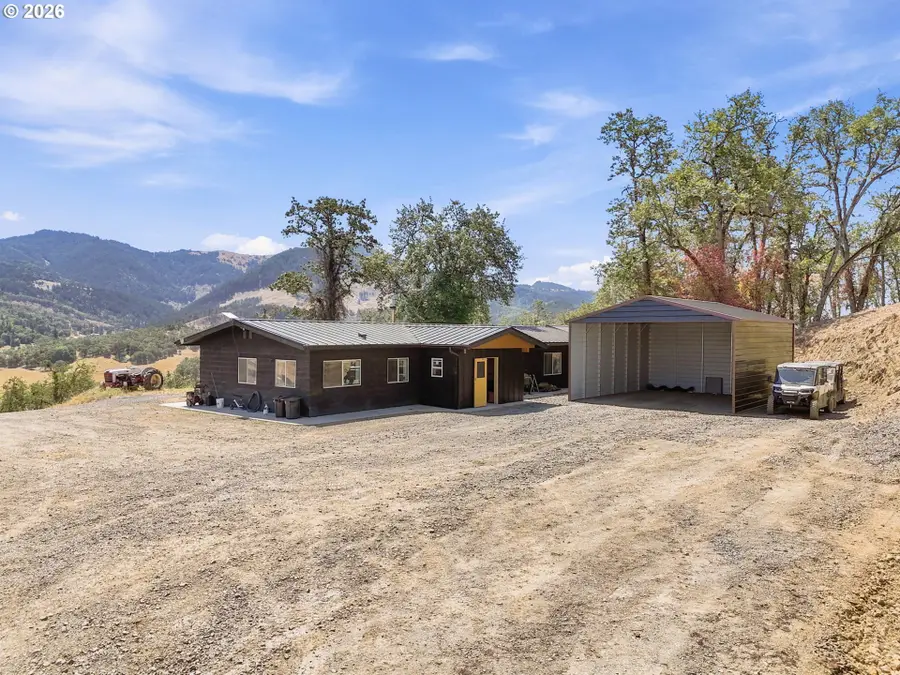 9700 Roberts Creek Rd, Roseburg, OR 97470 - #2