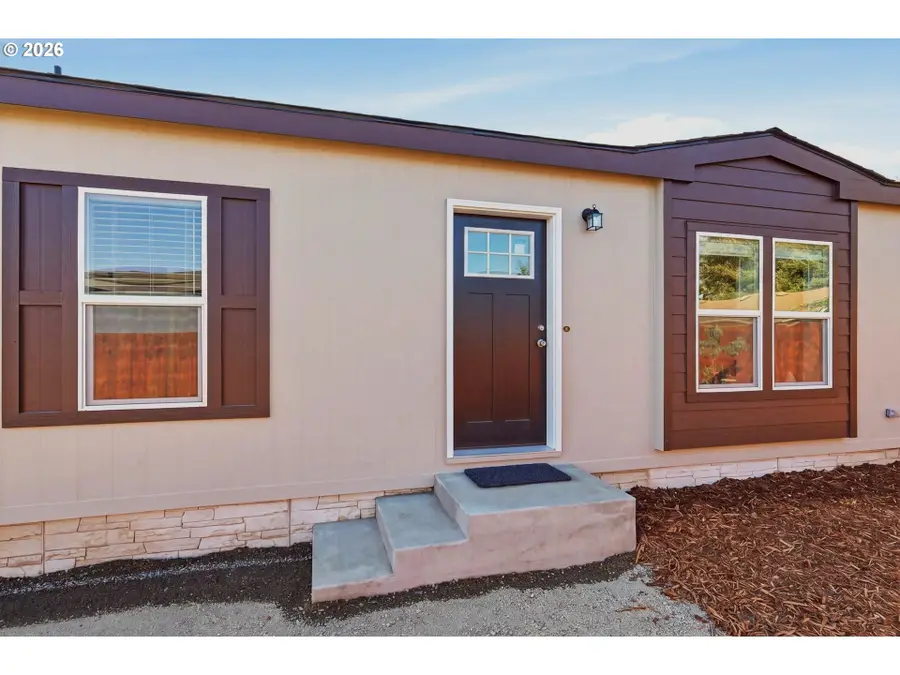 4920 E St, Springfield, OR 97478 - #2