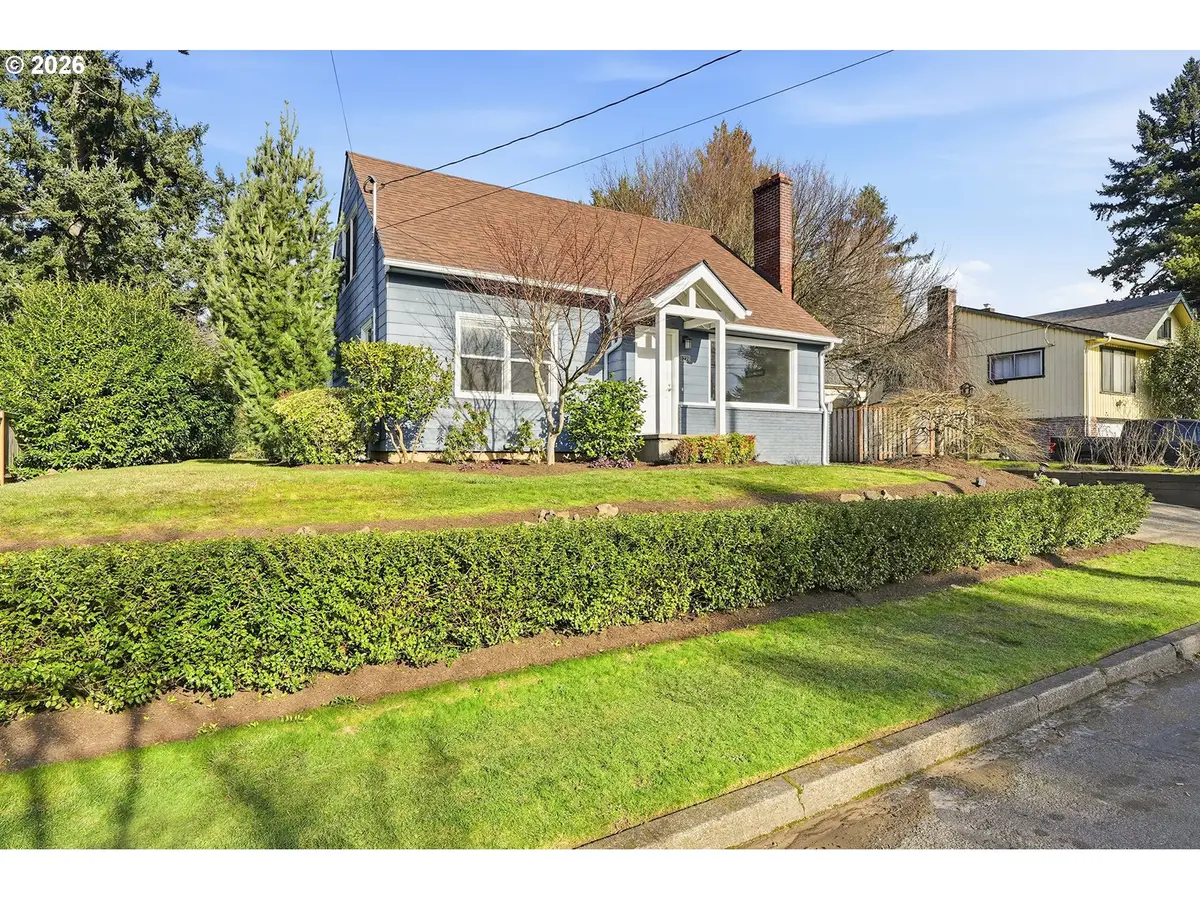 1235 SW Carson St, Portland, OR 97219 - Image #1