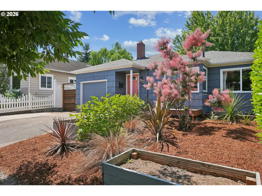 8567 N Burr Ave, Portland, OR 97203 - #2