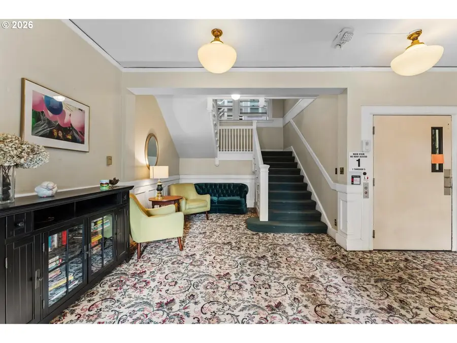 731 SW King Ave #10, Portland, OR 97035 - #3