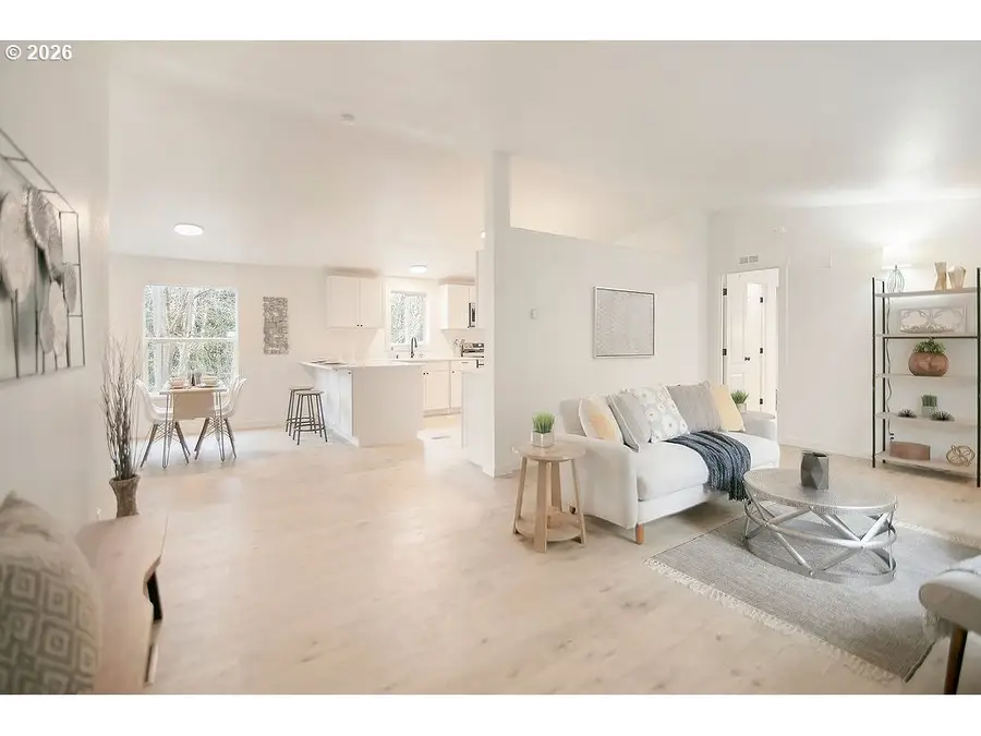 27 Line Dr, Kelso, WA 98626 - #3