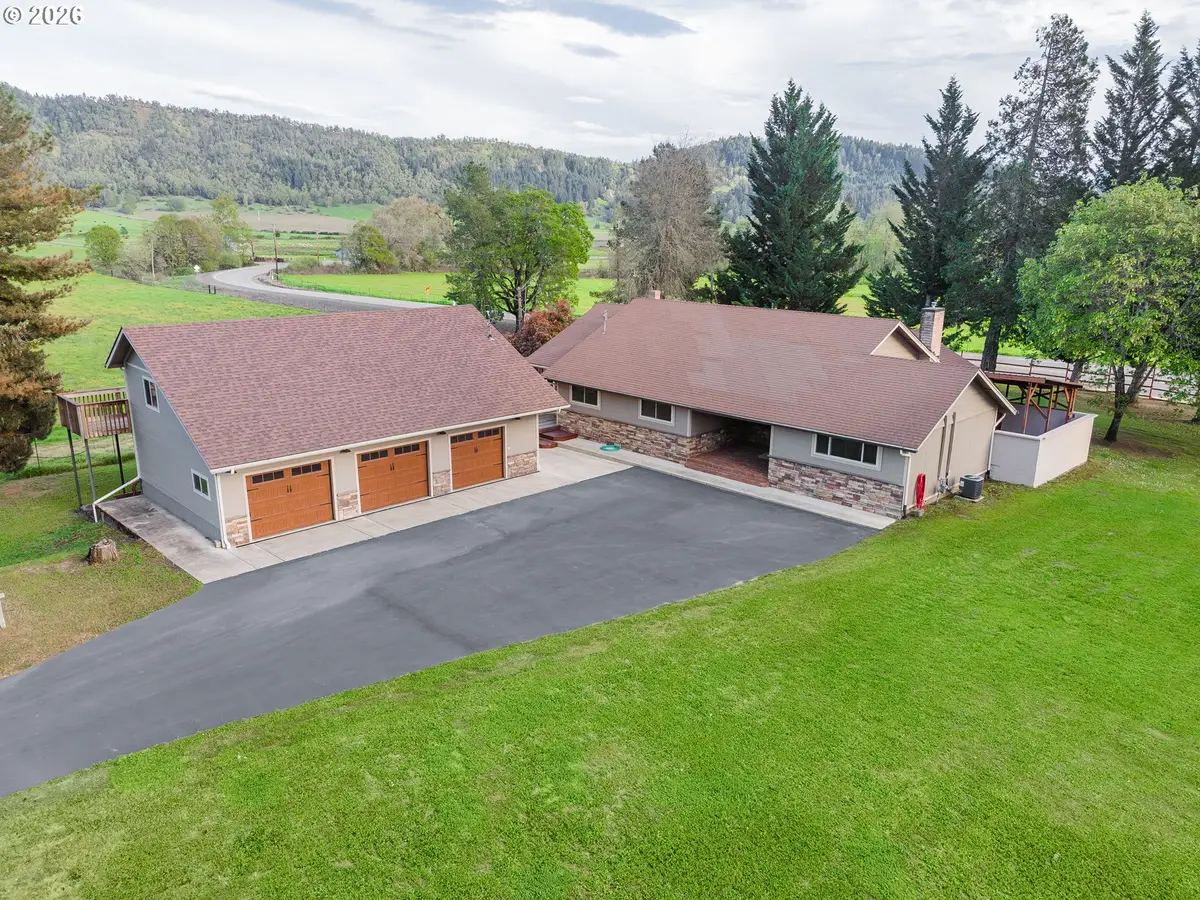8160 Lookingglass Rd, Roseburg, OR 97471 - #1