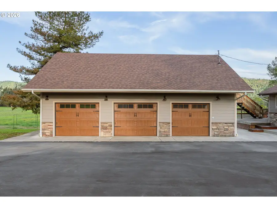 8160 Lookingglass Rd, Roseburg, OR 97471 - #3
