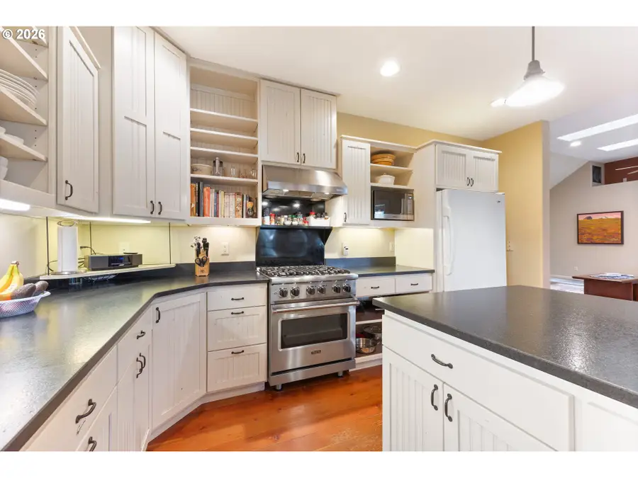 180 Trinity Dr, Castle Rock, WA 98611 - #3