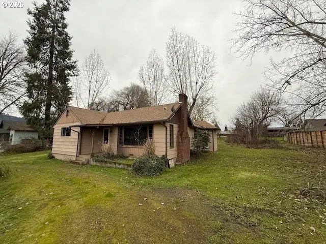 381 SE Gregory Dr, Winston, OR 97496 - #3