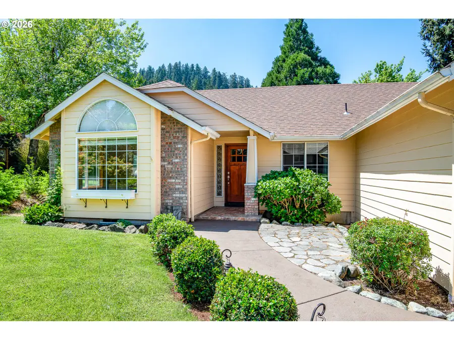 586 S 68th Pl, Springfield, OR 97478 - #2
