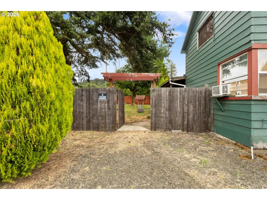 5993 Nonpareil Rd, Sutherlin, OR 97479 - #2