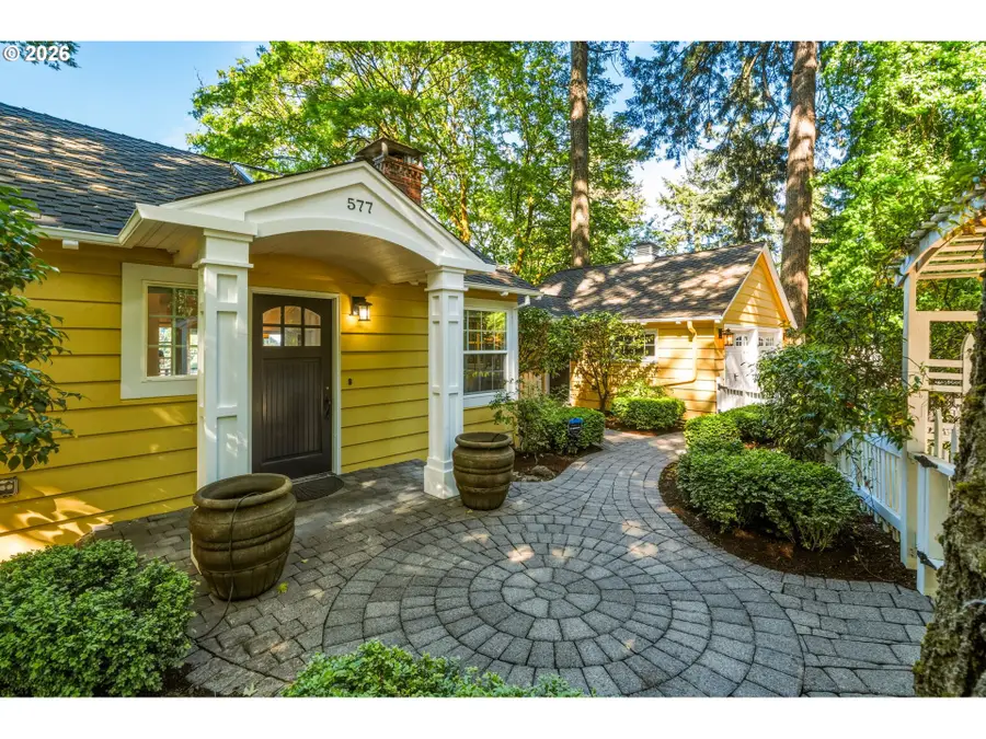 577 Middlecrest Rd, Lake Oswego, OR 97034 - #2