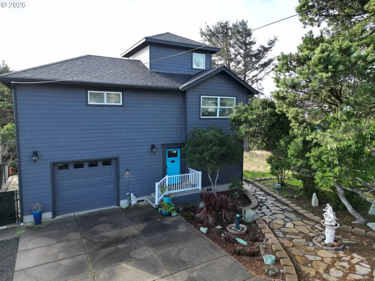 4604 Falcon St, Florence, OR 97439 - Image #1