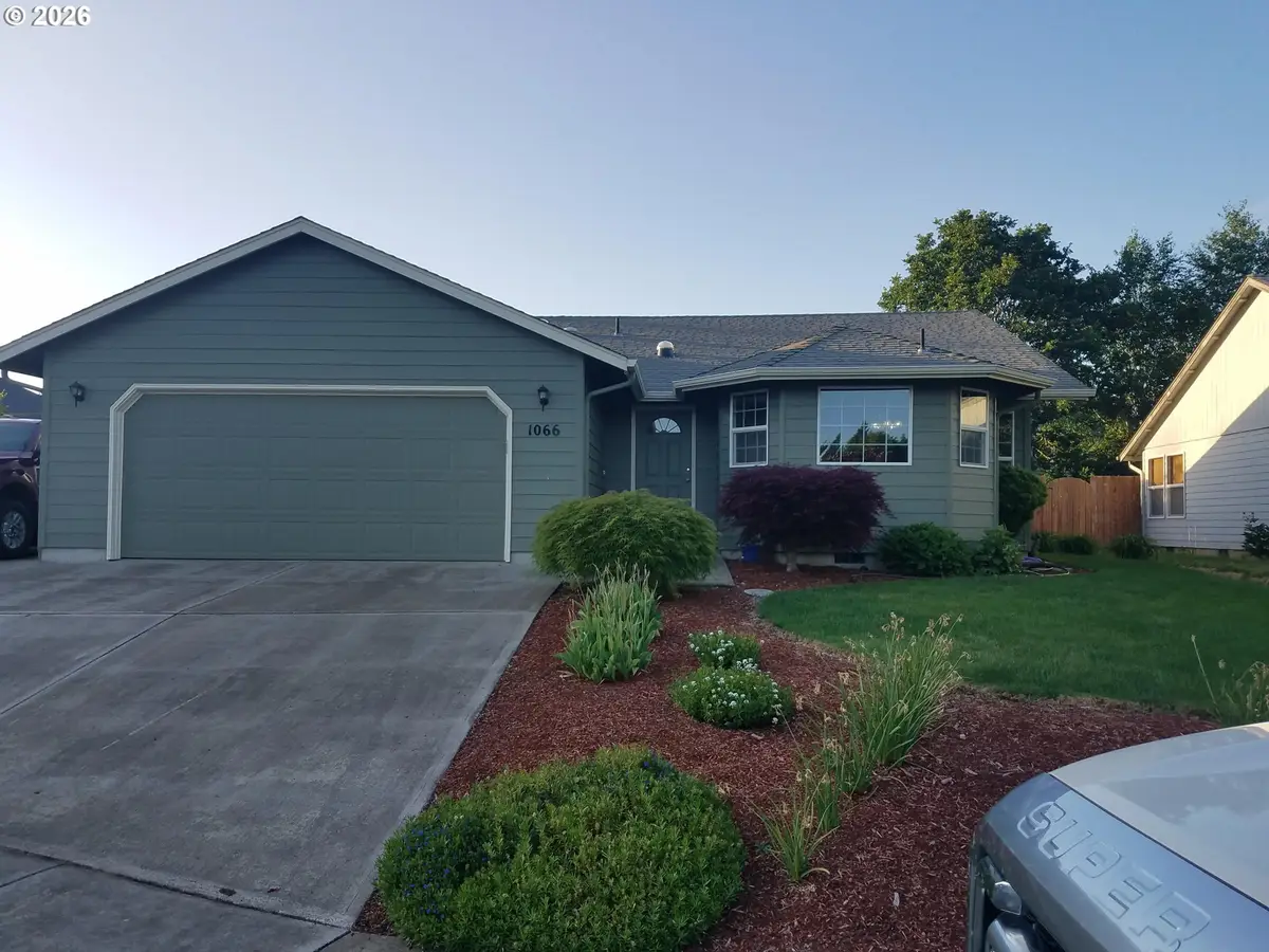 1066 SW Aspen Ln, Dallas, OR 97338 - #1