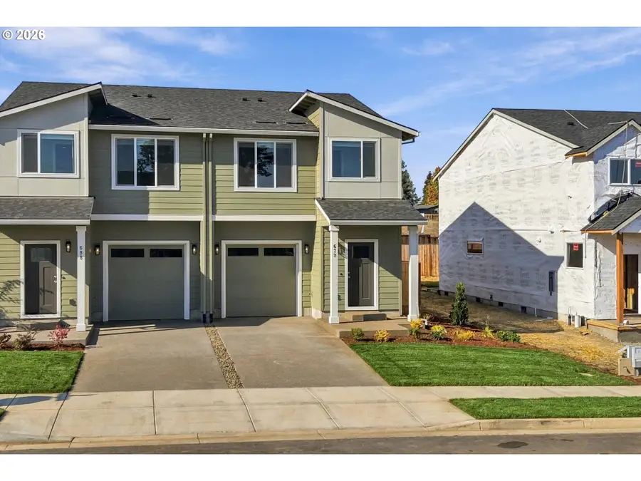 672 S 5th St, Carlton, OR 97111 - #3