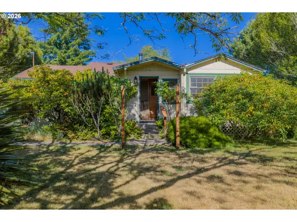 635 25th St, MyrtlePoint, OR 97458
