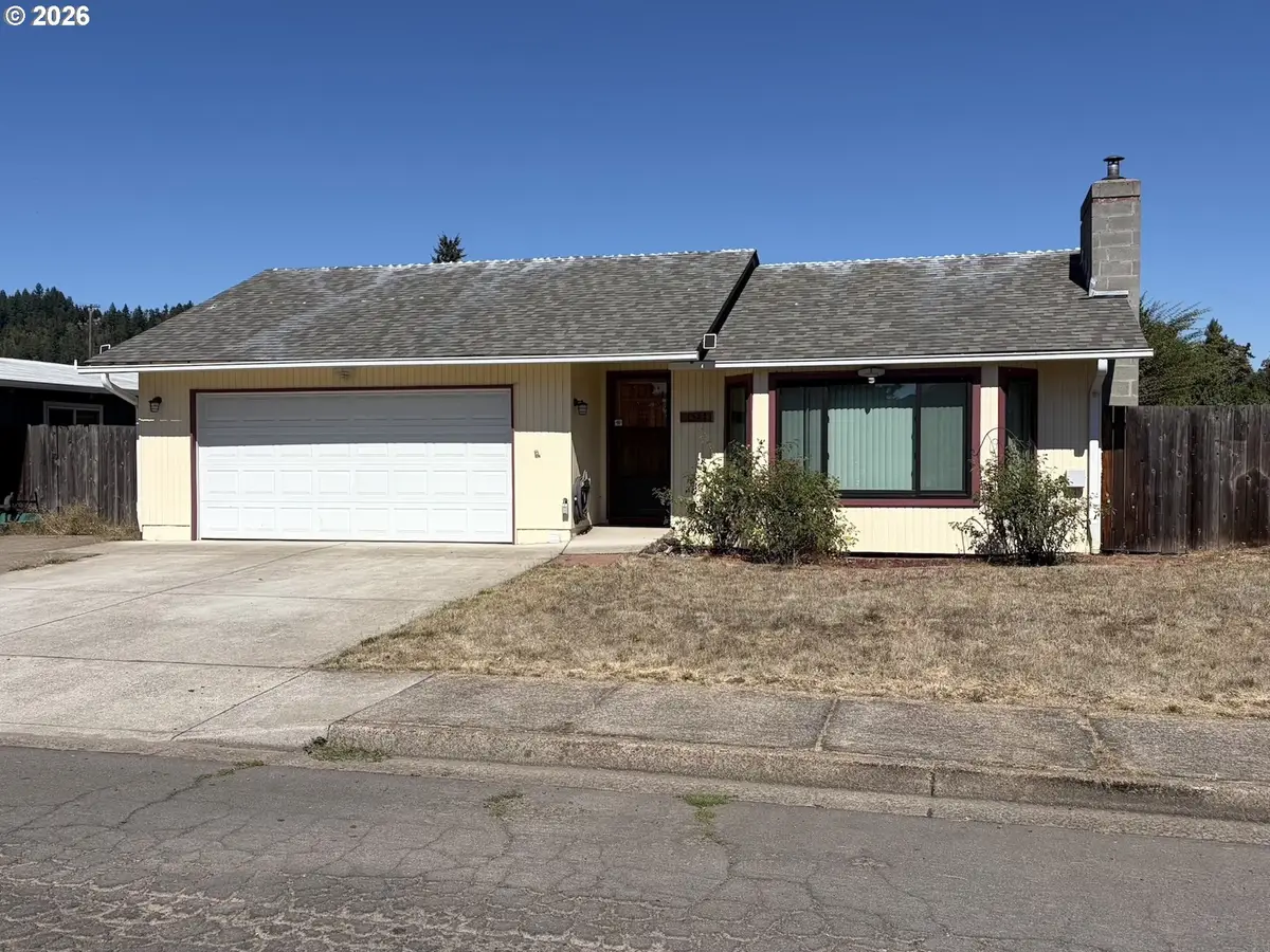 1544 E Chamberlain Ave, Cottage Grove, OR 97424 - #1