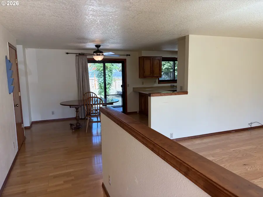 1544 E Chamberlain Ave, Cottage Grove, OR 97424 - #3