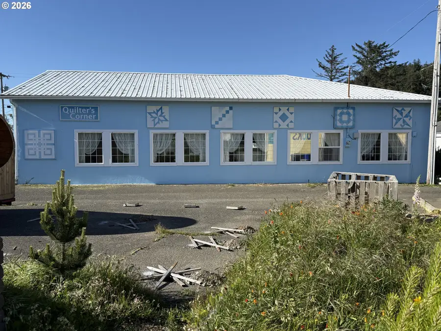 335 7th St, Port Orford, OR 97465 - #3