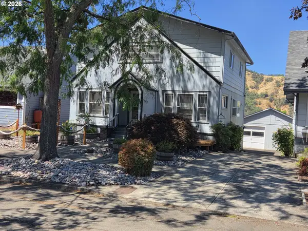 1352 SE Cobb St, Roseburg, OR 97470