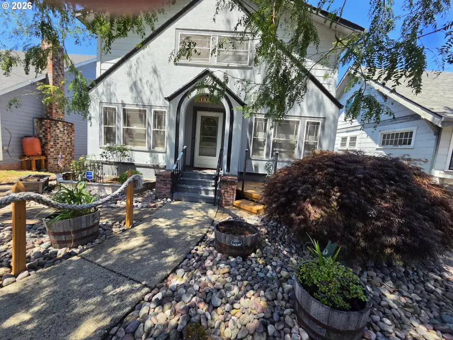 1352 SE Cobb St, Roseburg, OR 97470 - #2