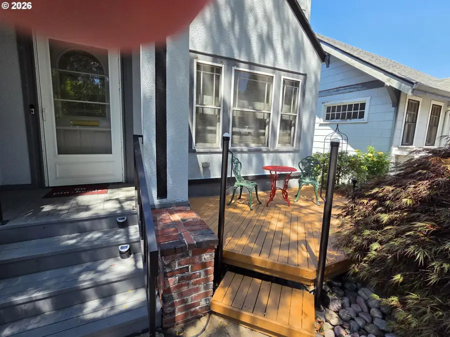 1352 SE Cobb St, Roseburg, OR 97470 - #3