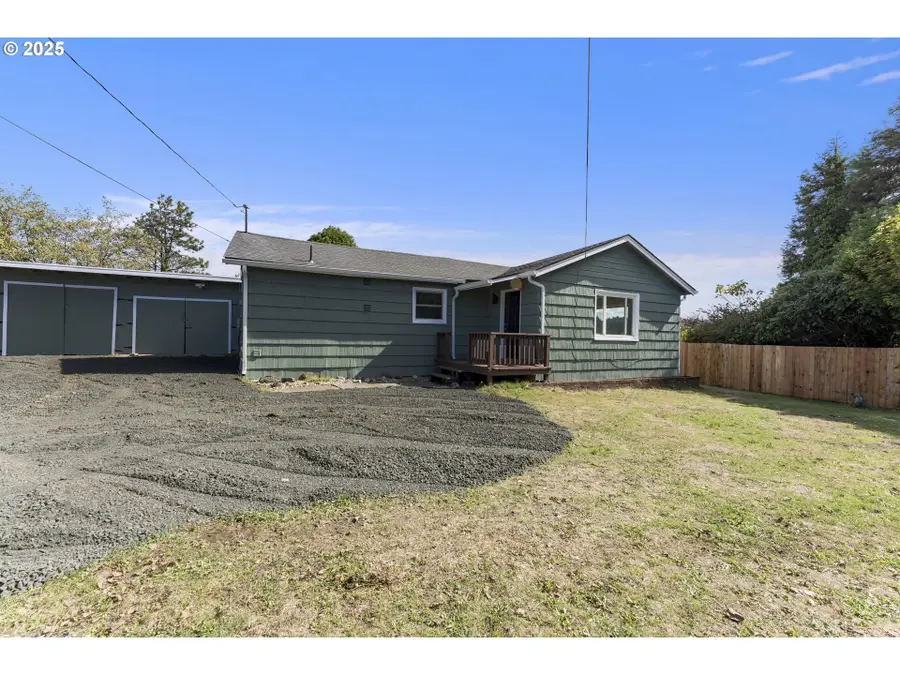 63701 Chamberlain Rd, Bunker Hill, OR 97420 - Image #2