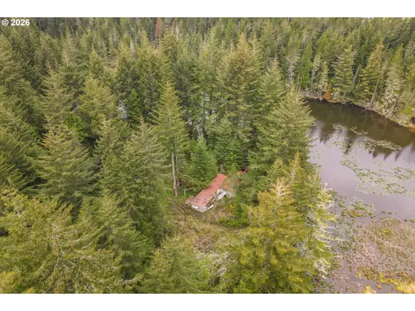 93757 Nabb Ln, NorthBend, OR 97459