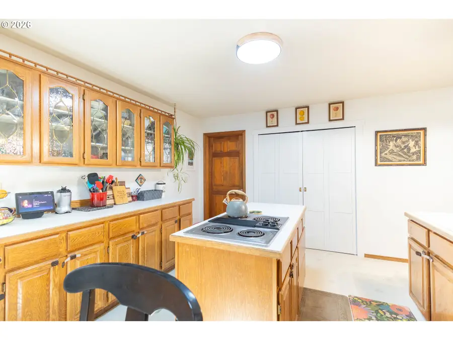 10413 S E St, Island City, OR 97850 - #3