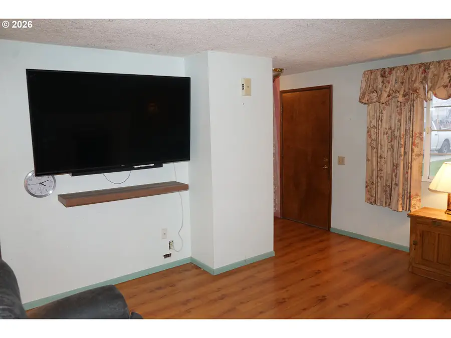 802 54th Pl, Springfield, OR 97478 - #3