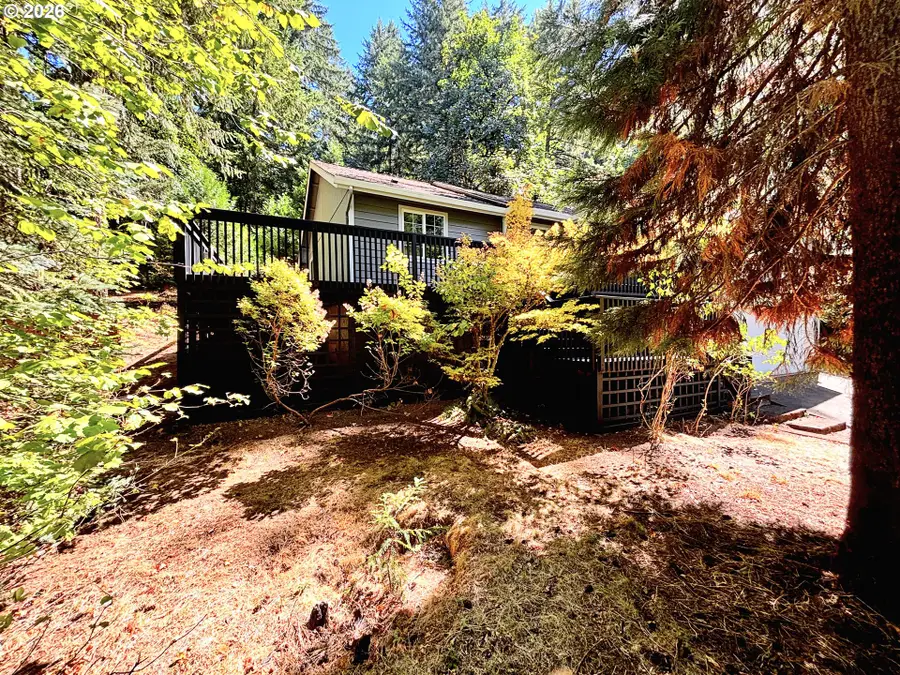 867 S 71st St, Springfield, OR 97478 - #3