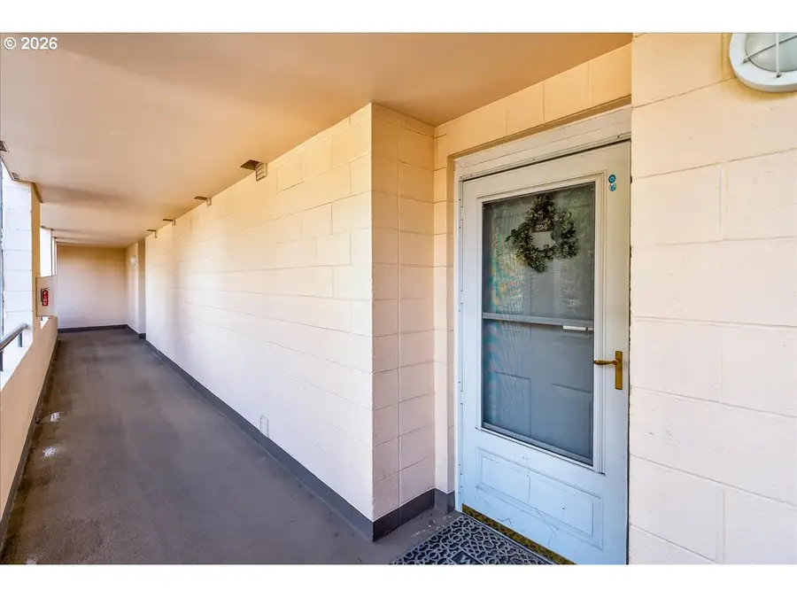 6625 W Burnside St, Portland, OR 97210 - #2