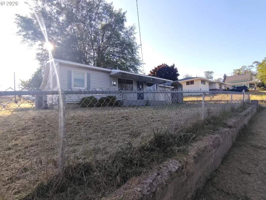 103 Bidwell St, Moro, OR 97039 - #3