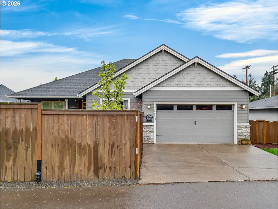 15261 Holcomb Blvd, Oregon City, OR 97045 - #2