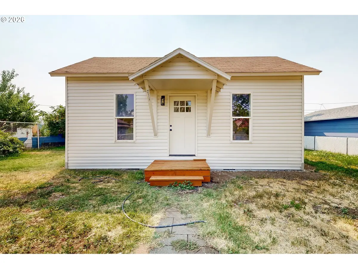 711 Robbins St, Milton Freewater, OR 97862 - #1