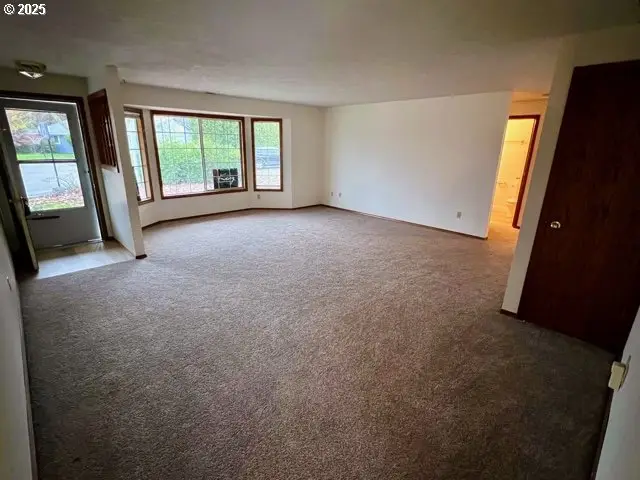 2492 NE 9th Pl, Hillsboro, OR 97124 - Image #2