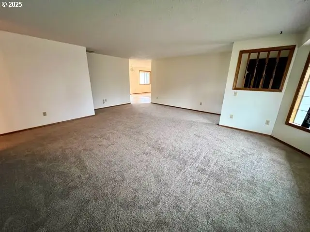 2492 NE 9th Pl, Hillsboro, OR 97124 - Image #3