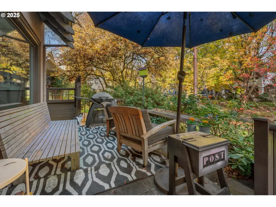 411 NE Laddington Ct, Portland, OR 97232 - Image #2