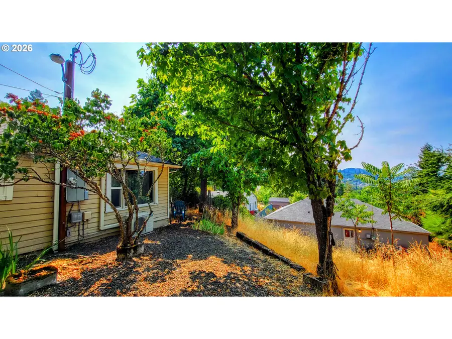 1739 NE Malheur Ave Ne, Roseburg, OR 97470 - #2