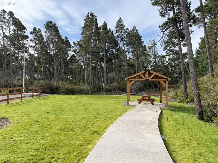 1435 37th St, Florence, OR 97439 - #3