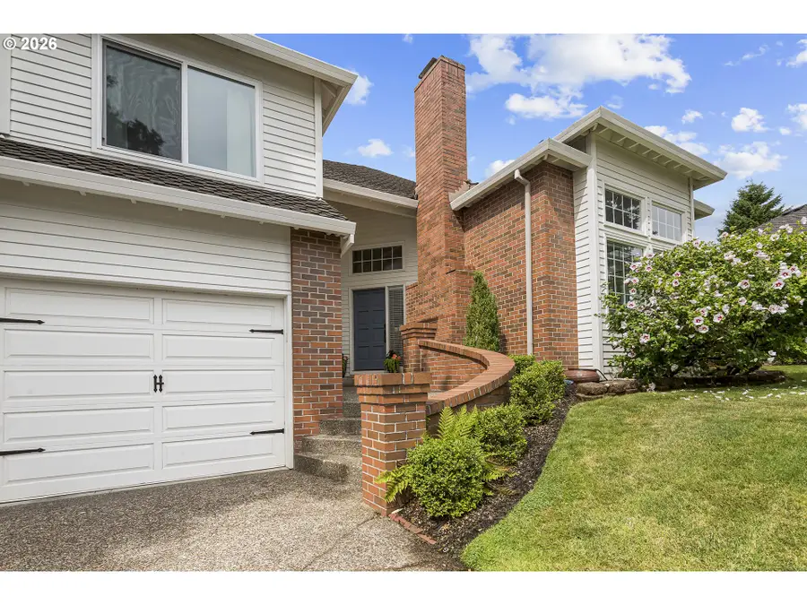 2104 Club House Dr, Northwest Clackamas, OR 97068 - #2