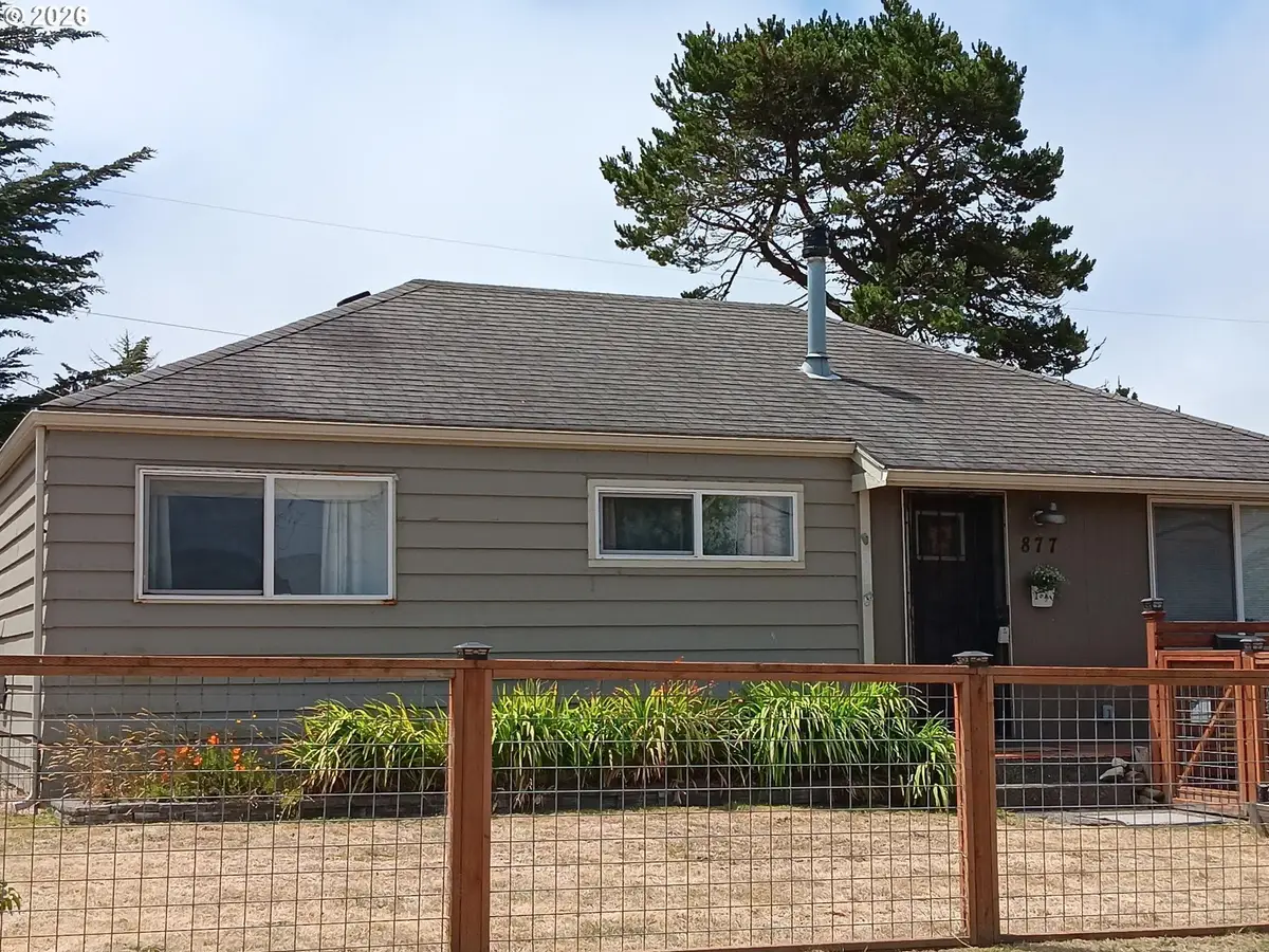 877 Pacific Ave, Coos Bay, OR 97420 - #1