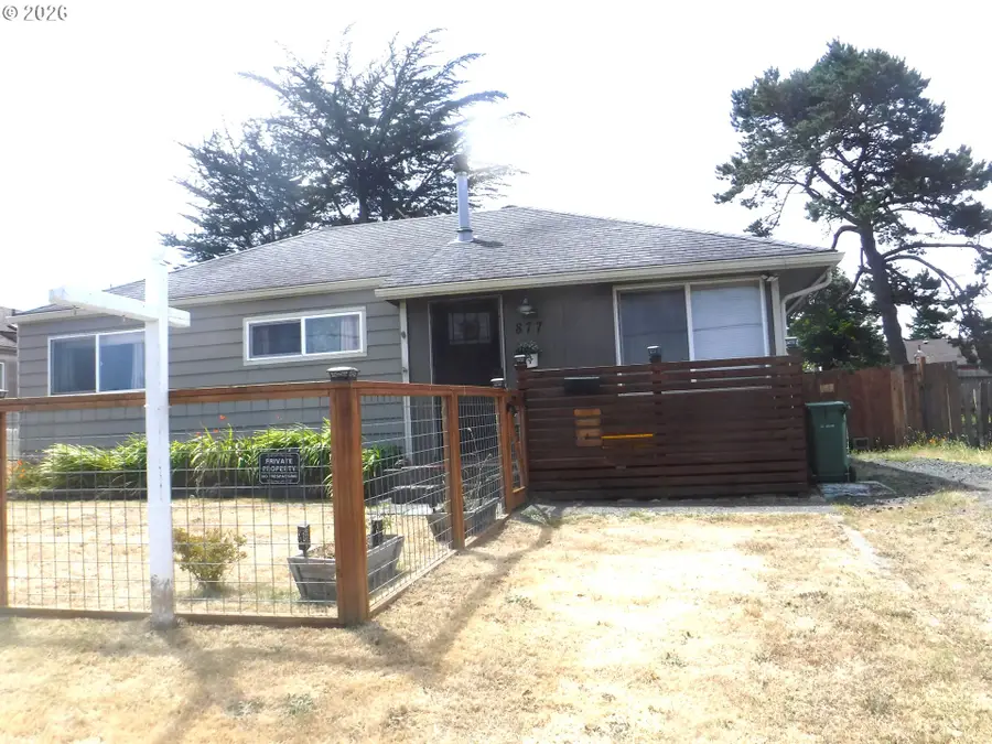 877 Pacific Ave, Coos Bay, OR 97420 - #2