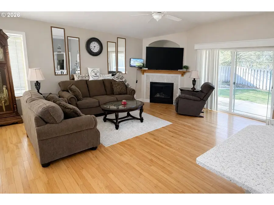 220 SE 11th St, Hermiston, OR 97838 - #2