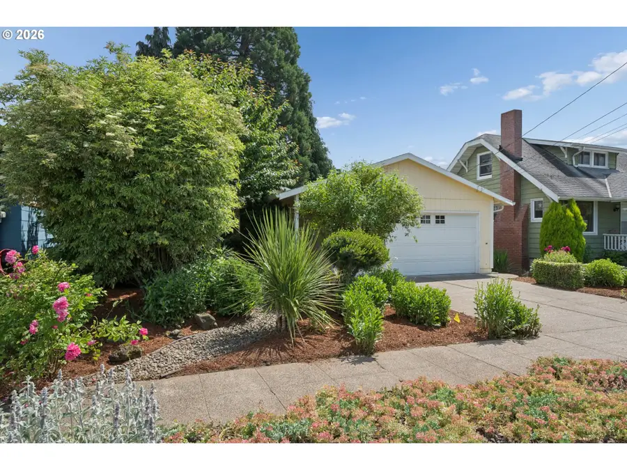 255 W Berkeley St, Gladstone, OR 97027 - #2