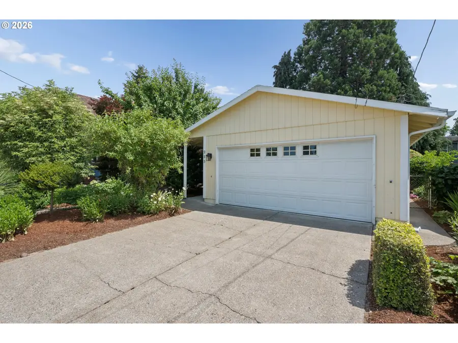 255 W Berkeley St, Gladstone, OR 97027 - #3