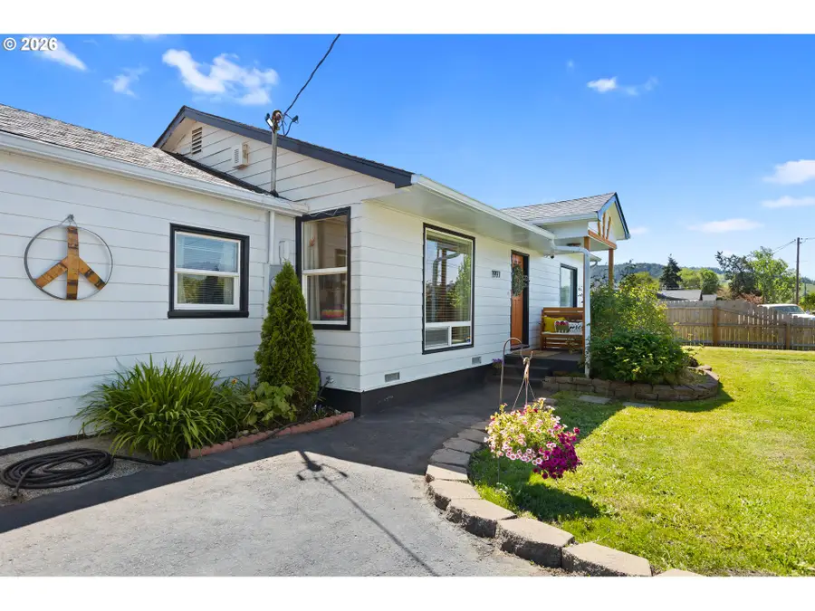 1997 Castle Ave, Roseburg, OR 97471 - #2