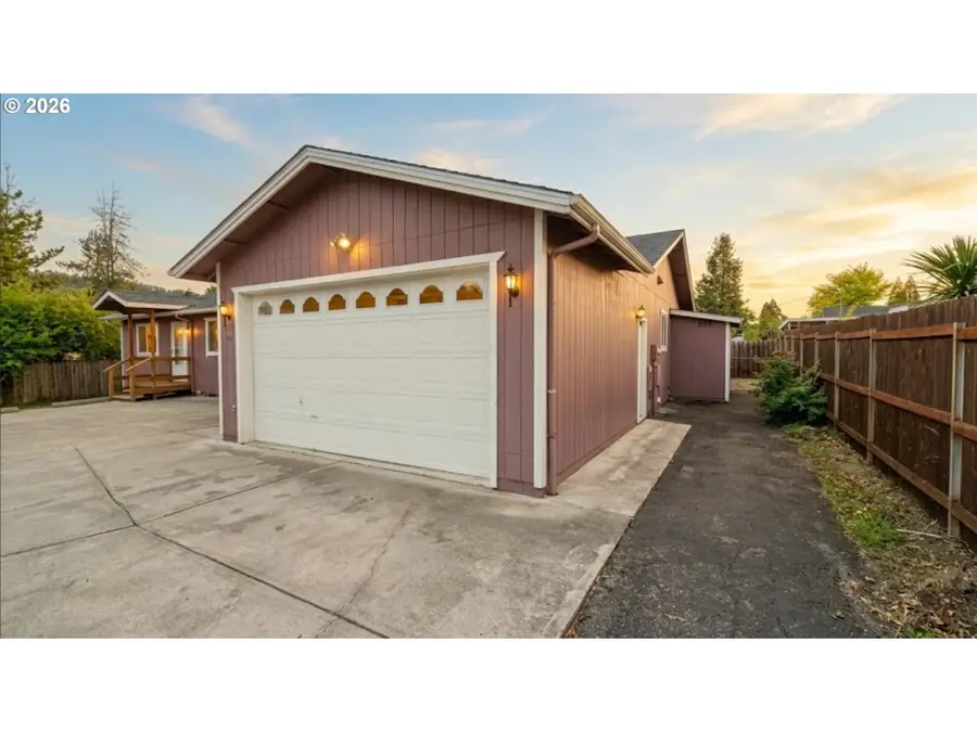 190 NE Lombardy Dr, Roseburg, OR 97470 - #2