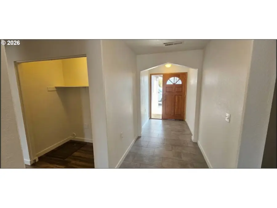 190 NE Lombardy Dr, Roseburg, OR 97470 - #3