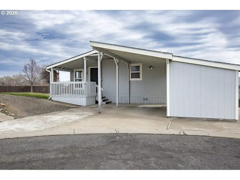 313 12th St, La Grande, OR 97850 - #1