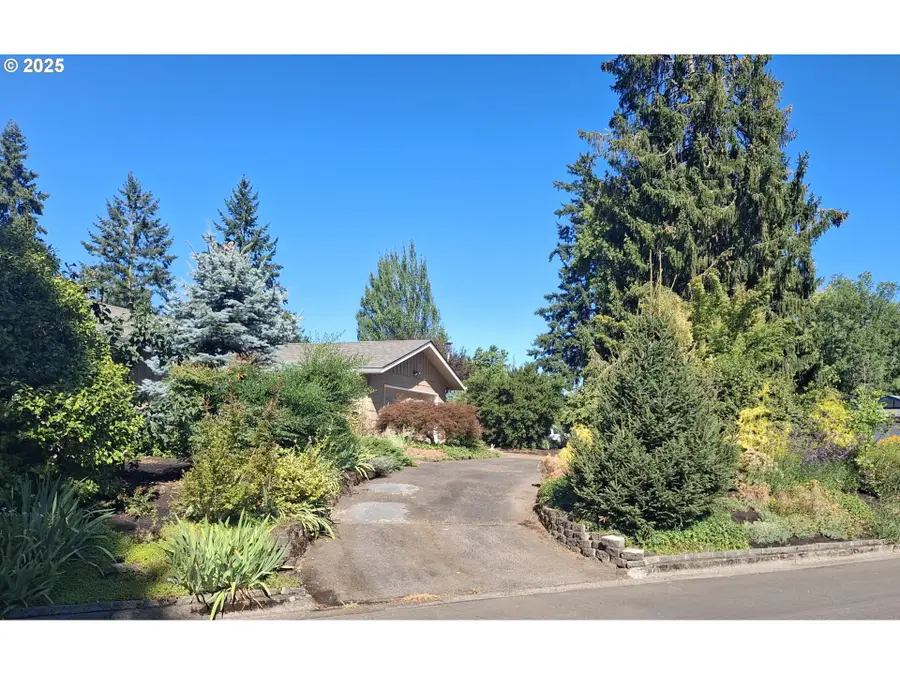 204 Carthage Ave, Eugene, OR 97404 - Image #3