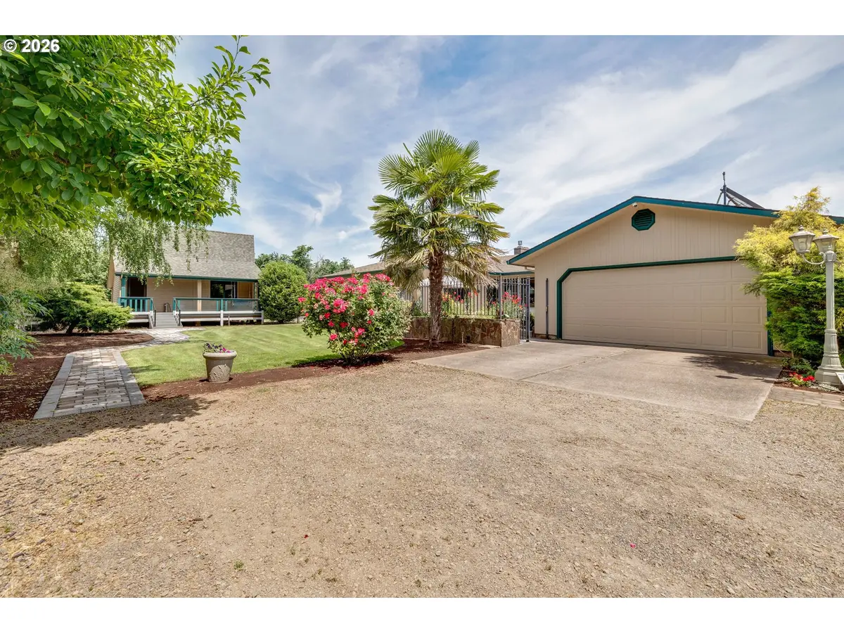 30248 S Barlow Rd, Hubbard, OR 97032 - #1